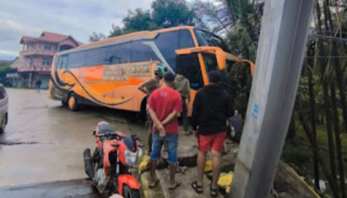 Bus Tabrak Jembatan Takkalasi di Barru, Kronologi Masih Misteriu