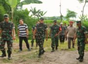 Dandim 0808/Blitar Dampingi Danrem 081/DSJ kunjungi Lokasi Sasaran Pembangunan Jembatan Gantung Di Blitar