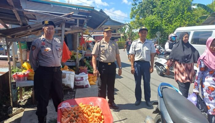 Kapolsek Lalabata Pimpin Pengamanan Pasar Lolloe, Wujudkan Rasa Aman bagi Pedagang dan Pengunjung