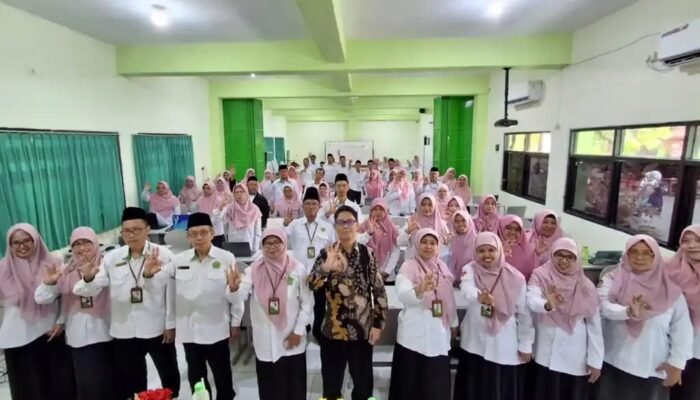 MTSN 03 Surabaya Bekali 50 Guru Wawasan Jurnalistik Untuk Pelatihan Majalah Digital