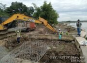 Hadapi Dinamika Alam Bengawan Solo, PU SDA Bojonegoro dan Kontraktor Susun Perbaikan Lanjutan Tebing Sungai