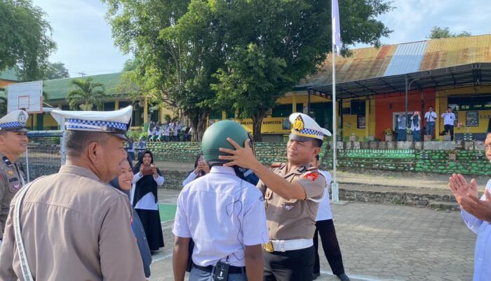 Satlantas Polres Soppeng Laksanakan Police Goes to School, Berikan Edukasi Keselamatan Lalu Lintas kepada Pelajar