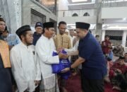 Safari Ramadan di Tamalanrea,  Walikota Makassar Munafri Serahkan Paket Pangan Ramadan Untuk Dhuafa