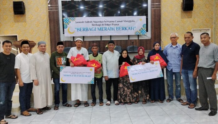 Komunitas Jemaah Subuh Nipa-Nipa dan Camat Manggala Berbagi Berkah dengan Kaum Duafah