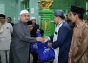 Wali Kota Munafri Serahkan Bantuan Paket Ramadan di Masjid Nurul Hidayah Kelurahan Maccini