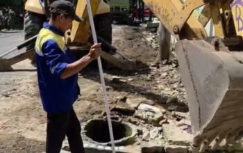 Satgas Drainase dan Jalan Bersihkan Sisa Material PKL di Jalan Sembilan, PU Makassar Dukung Penertiban Fasum