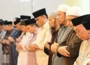 Kadis PPKB Makassar Bersama Wali Kota Hadiri Salat Berjamaah dan Sapa Warga di Ujung Pandang