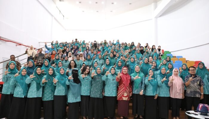 Hadapi Tantangan Era Digital, PKK Makassar Kampanyekan Membaca 15 Menit Sehari