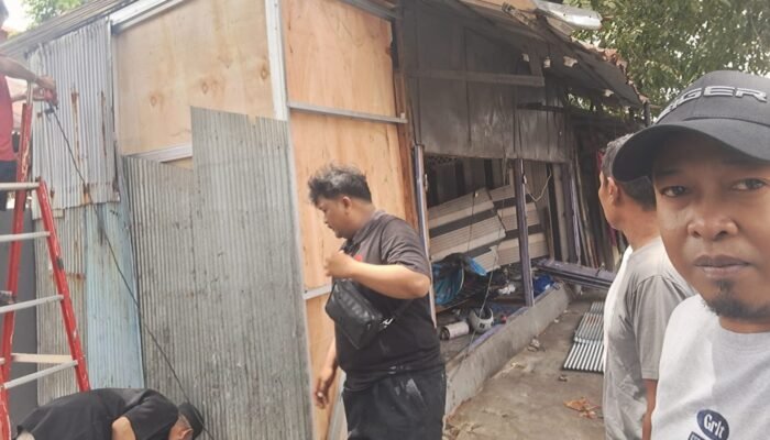 Penertiban PKL di Tallo Makassar, Tiga Lapak di Atas Drainase Dibongkar