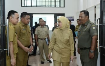 Hari Pertama Berkantor, Appi-Aliyah Sapa Jajaran Pemkot Makassar