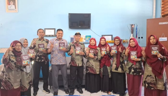 Guru-Guru SMP Negeri 2 Makassar Terbitkan Buku Antologi Cerpen, Bukti Semangat Literasi di Sekolah