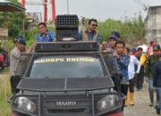 Di Tengah Banjir Beringin Jaya, Kehadiran Pemda dan Brimob Jadi Penguat Harapan Warga