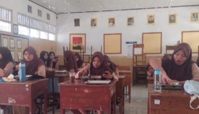 UAS SMPN 15 Makassar Berjalan Lancar, Sekolah Apresiasi Disiplin Siswa dan Guru