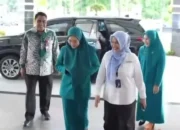 Kadis PPKB Kota Makassar Dampingi Ketua TP PKK Terima Penghargaan di Jakarta