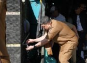 Tak Ingin Hanya Mendengar Laporan, Appi Datangi Permukiman Warga Pastikan Air PDAM Benar-Benar Mengalir