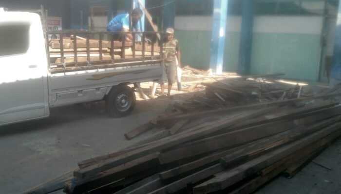 Kepsek SMPN 47 Makassar Akui Jual Kayu Bekas Bongkaran Rp7 Juta, Sebut Sudah Berizin Dinas Pendidikan