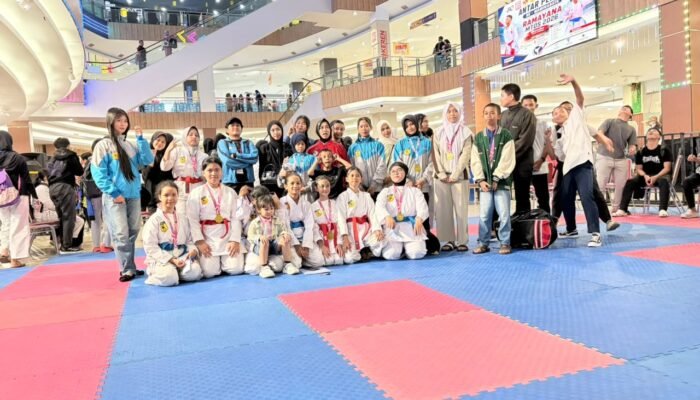 SMPN 36 Makassar Borong 8 Medali di Kejuaraan Karate Pelajar se-Mamminasata