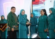 Hargai Dedikasi Tanpa Henti, Melinda Aksa Beri Penghargaan Adibakti kepada Tujuh Kader PKK