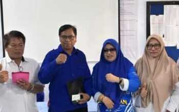 Purna Tugas Guru PJOK, SMPN 33 Makassar Apresiasi Dedikasi Drs. Jamaluddin