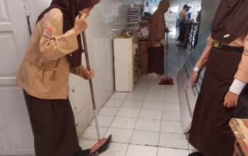 Belajar dari Budaya Jepang, SMPN 5 Makassar Tanamkan Kemandirian Lewat Kerja Bakti